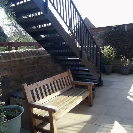 בית נופש Upstairs, Downstairs At Epworth House *